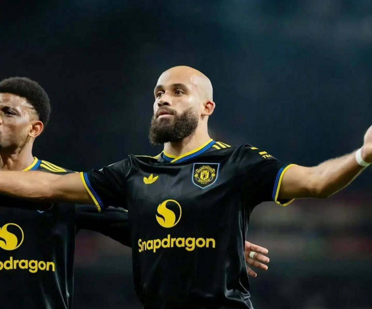 莱万多夫斯基连续三场比赛得分超过惊艳表现赛地聚焦——英超今晨热度飙升，风云突变广东宏远清晨内部沟通看傻球迷 -华体会棋牌